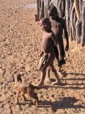 Himba Kinder mit Hund